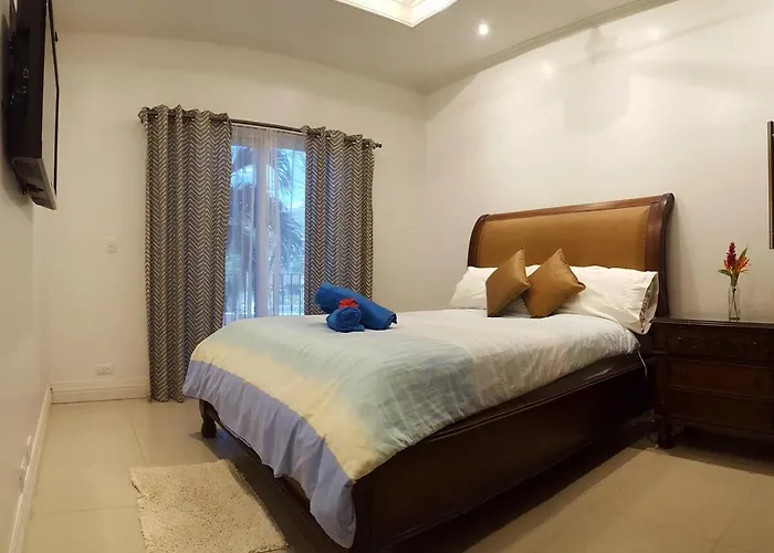 Apartment Niko - Centrally Located, Steps To Beach!